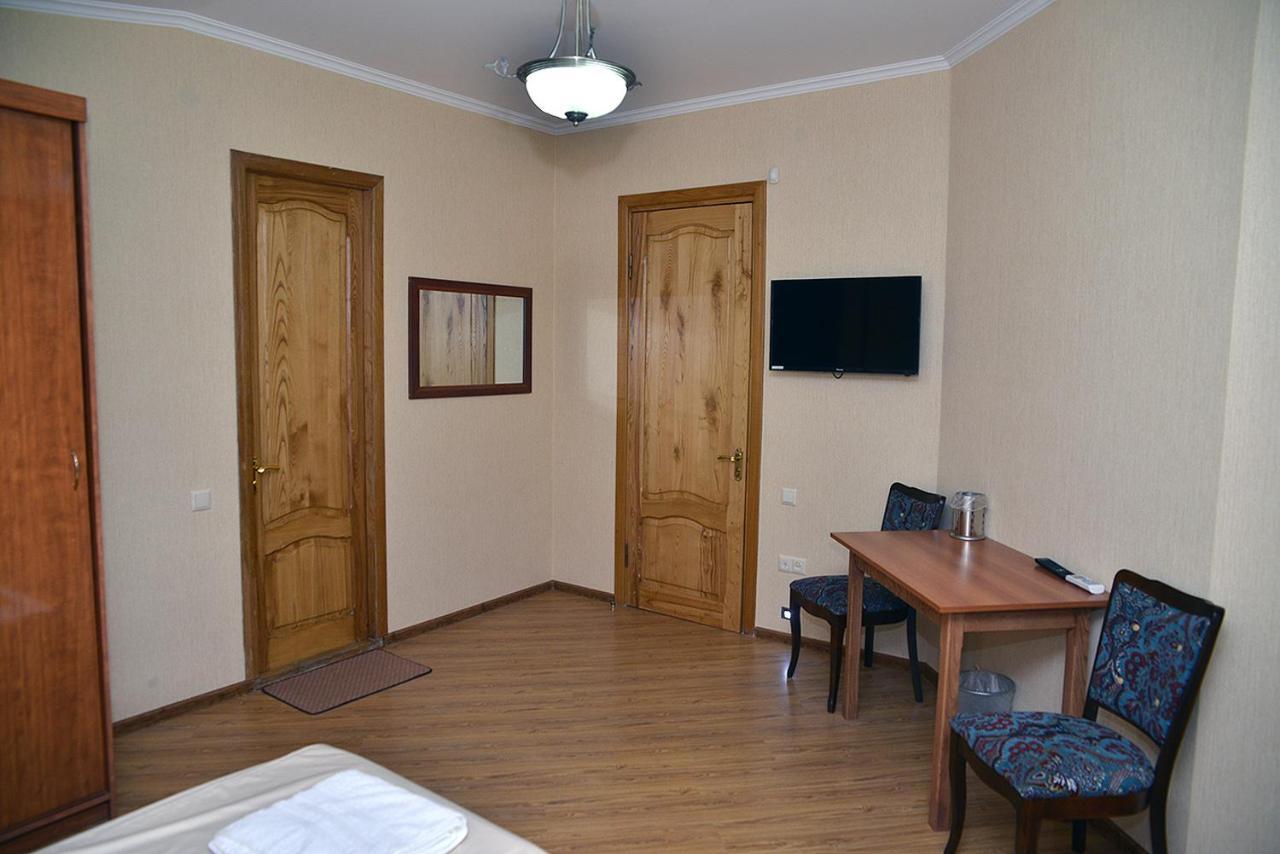 Center Villa Koetaisi Buitenkant foto